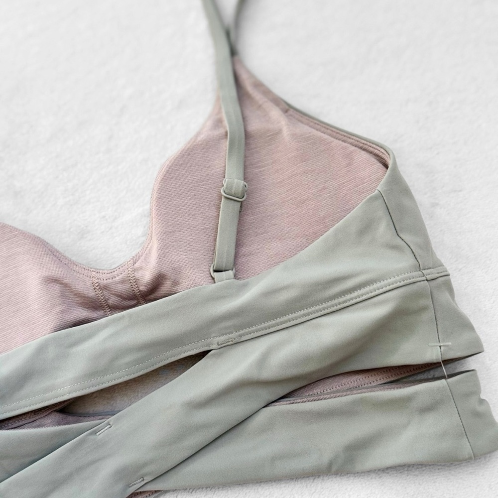 NWT Lululemon V-Neck Crossover Underband Bra – Jade Green – Size 6 - Picture 4 of 8